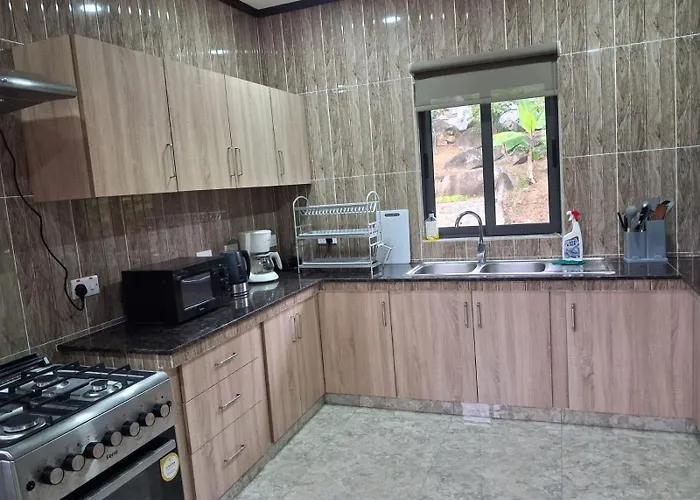 Zeph Self Catering * Baie Lazare (Mahe)